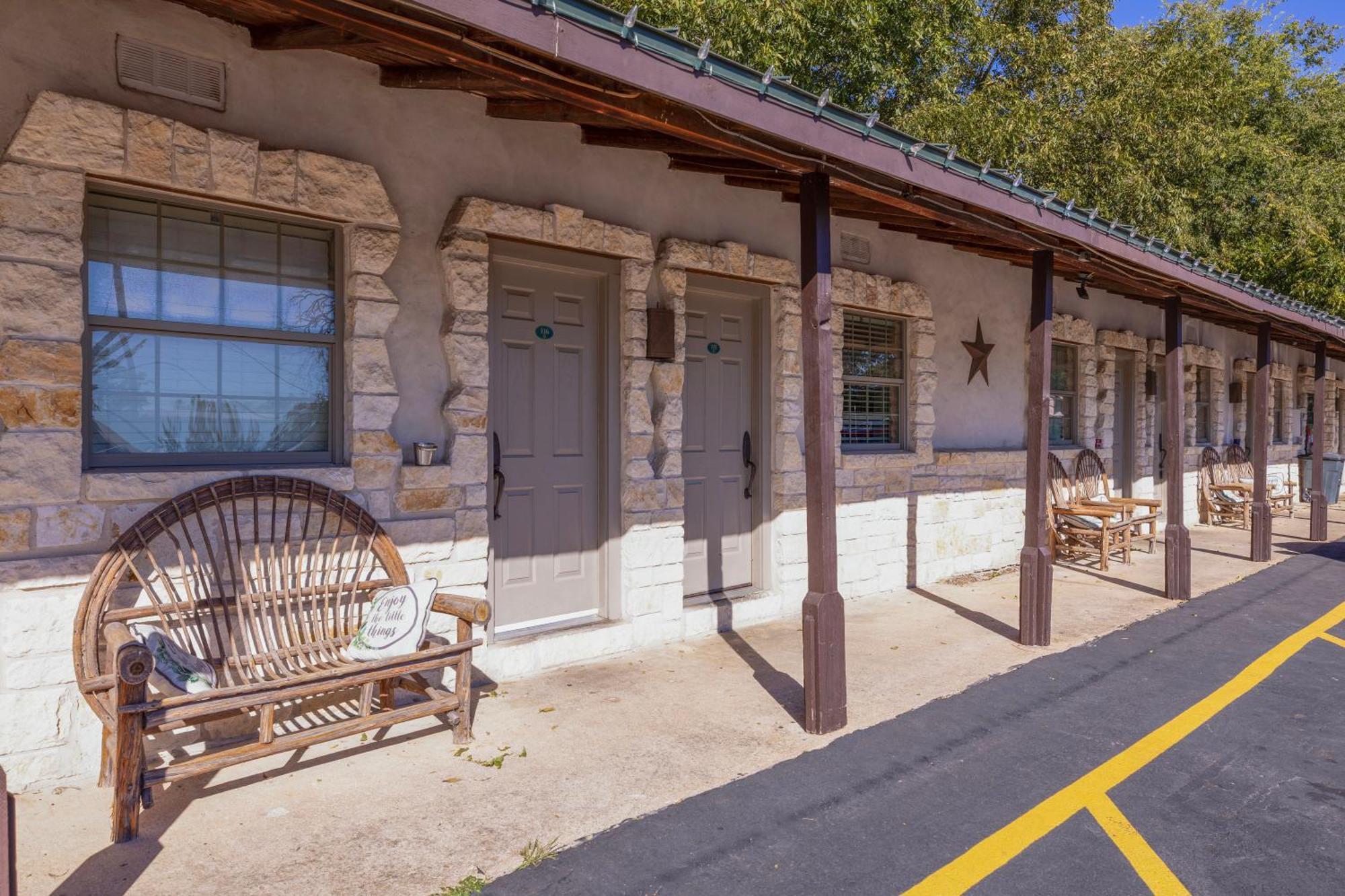 Country Inn Motel Fredericksburg Exterior photo